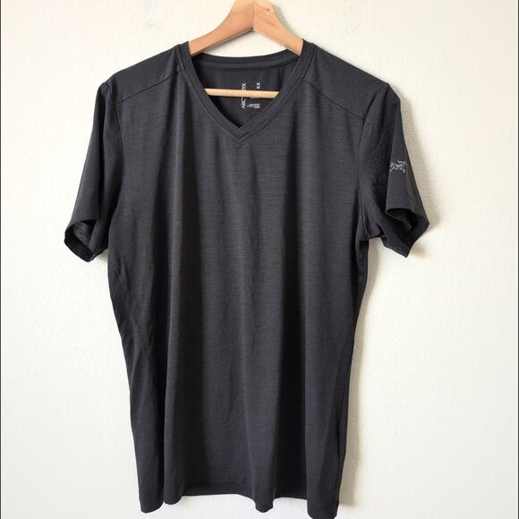 Arc'teryx Men's Top Medium Black Breathable Workout Shirt Short Sleeve Gorpcore - Picture 2 of 9